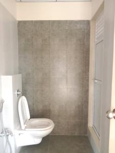Common Bathroom Image of 800 Sq.ft 2 BHK Apartment / Flat for rent in Unique Greens Building A C And D, Thane West Thane for Rs. 22000