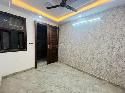 Bedroom Image of 900 Sq.ft 3 BHK Builder Floor for rent in Govindpuri New Delhi for Rs. 22000
