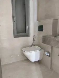 Bathroom Image of 2500 Sq.ft 4 BHK Apartment / Flat for rent in Piramal Mahalaxmi South Tower, Worli Mumbai for Rs. 400000
