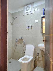Common Bathroom Image of 1200 Sq.ft 3 BHK Apartment / Flat for sale in Titania Residency, Phi IV Greater Noida for Rs. 7800000