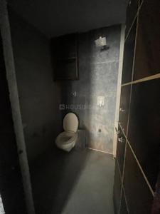 Bathroom Image of 900 Sq.ft 2 BHK Apartment / Flat for rent in Vallabh Vidhyanagar Anand for Rs. 17000