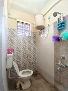 Pristine Reliable Green Fields Bathroom One 3