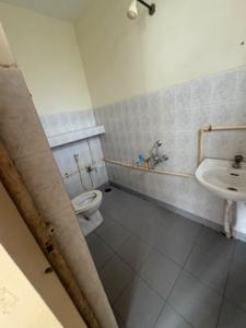 Bathroom Image of 1350 Sq.ft 2 BHK Apartment / Flat for rent in Peelamedu Coimbatore for Rs. 25000