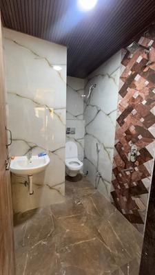 Bathroom Image of 1500 Sq.ft 1 BHK Apartment / Flat for rent in Mahalakshmi Nagar Indore for Rs. 24000
