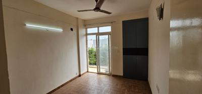 Bedroom Image of 930 Sq.ft 2 BHK Apartment / Flat for rent in KLJ Platinum Heights, Sector 77 Faridabad for Rs. 20000