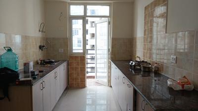 Kitchen Image of 1730 Sq.ft 3.5 BHK Apartment / Flat for rent in Gardenia Glory, Sector 46 Noida for Rs. 45000