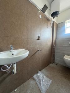 Bathroom Image of 600 Sq.ft 1 BHK Apartment / Flat for rent in Kadubeesanahalli Bengaluru for Rs. 35000