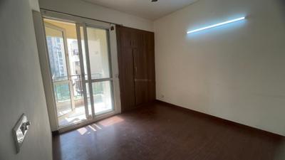 Bedroom Image of 980 Sq.ft 2 BHK Apartment / Flat for rent in Jaypee Kosmos, Sector 134 Noida for Rs. 24000