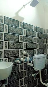Bathroom Image of 450 Sq.ft 1 BHK Apartment / Flat for rent in NDA Shiv Shakti, Sector 71 Noida for Rs. 18000
