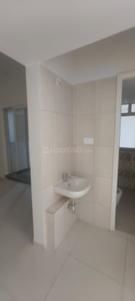 Bathroom Image of 550 Sq.ft 1 BHK Apartment / Flat for rent in Mahindra Happinest Tathawade, Tathawade Pune for Rs. 20000