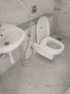Common Bathroom Image of 850 Sq.ft 2 BHK Apartment / Flat for rent in Runwal Chestnut, Mulund West Mumbai for Rs. 58000