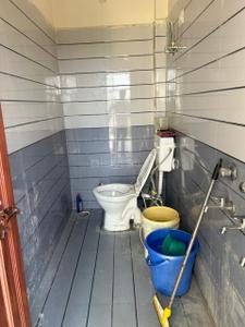 Bathroom Image of 600 Sq.ft 1 BHK Independent House for rent in Gamma I Greater Noida for Rs. 12000