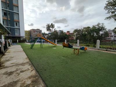 Image of 980 Sq.ft 2 BHK Apartment / Flat for rent in Chinar Park, Kolkata for Rs. 18000