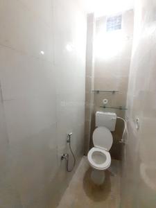 Bathroom Image of 1000 Sq.ft 2 BHK Builder Floor for rent in Kundari Rakabganj Lucknow for Rs. 12000