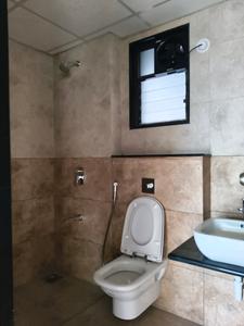 Common Bathroom Image of 830 Sq.ft 2 BHK Apartment / Flat for rent in Paranjape Blue Ridge, Hinjawadi Pune for Rs. 30000