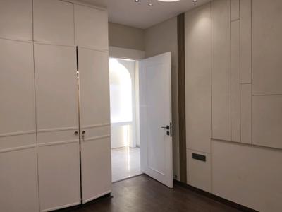Bedroom Image of 1800 Sq.ft 3 BHK Builder Floor for sale in Vikaspuri New Delhi for Rs. 35000000