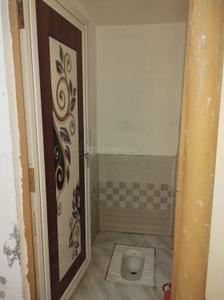 Bathroom Image of 600 Sq.ft 2 BHK Builder Floor for rent in Omaxe Metro City Phase 5, Kalli Pashchim Lucknow for Rs. 8000