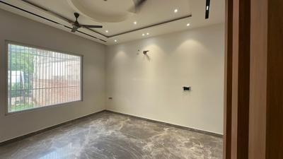 Living Room Image of 2701 Sq.ft 4 BHK Builder Floor for sale in Paschim Vihar New Delhi for Rs. 47500000