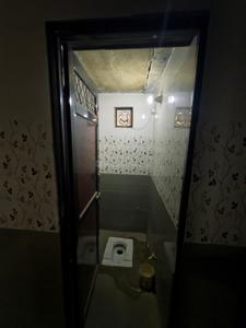 Bathroom Image of 1500 Sq.ft 5 BHK Apartment / Flat for rent in Radhakishan Pura Sikar for Rs. 15000