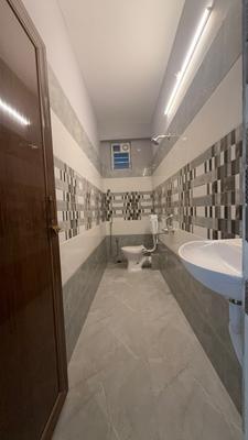 Bathroom Image of 700 Sq.ft 2 BHK Apartment / Flat for sale in Topsia Kolkata for Rs. 3999999