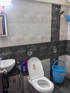 Bathroom Image of 950 Sq.ft 2 BHK Apartment / Flat for rent in Siddhesh Optimus, Viman Nagar Pune for Rs. 45000