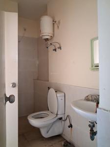 Common Bathroom Image of 2465 Sq.ft 4 BHK Apartment / Flat for sale in Jaypee Klassic , Bajidpur Noida for Rs. 25600000
