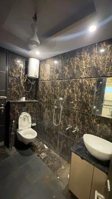 Bathroom Image of 970 Sq.ft 1 BHK Builder Floor for rent in DLF Phase 3 Gurgaon for Rs. 34500