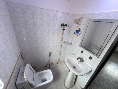 Bathroom Image of 1200 Sq.ft 1 BHK Builder Floor for rent in Mayur Vihar II New Delhi for Rs. 23000