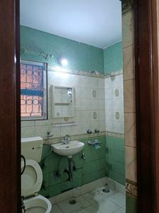 Common Bathroom Image of 2000 Sq.ft 4 BHK Apartment / Flat for rent in Sarita Vihar New Delhi for Rs. 75000