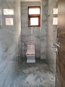 Common Bathroom Two Image of 1000 Sq.ft 3 BHK Apartment / Flat for sale in Khanpur New Delhi for Rs. 5800000