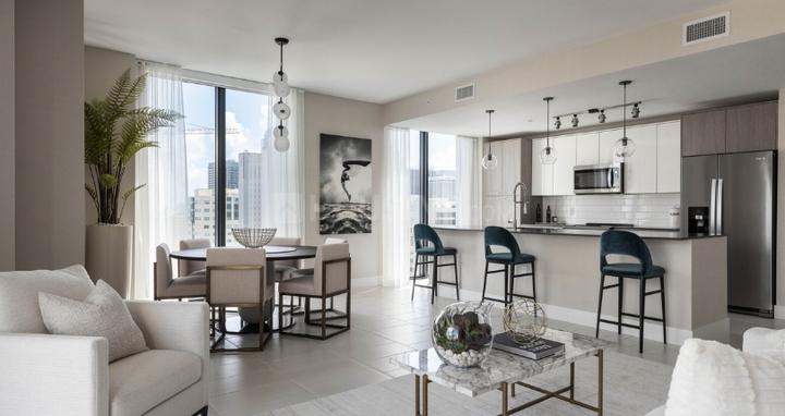 MRG Crown Main Image 1