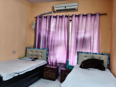 Bedroom Image of Shagun girls pg in Dwarka Mor, New Delhi