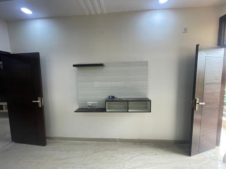 Hall Image of 990 Sq.ft 2 BHK Apartment / Flat for sale in Arun Vihar, Sector 37 Noida for Rs. 3800000