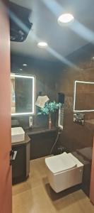 Bathroom Image of 4200 Sq.ft 3 BHK Independent House for sale in Lodha Villa Royale Gold TDLR, Bhiwandi Thane for Rs. 42000000