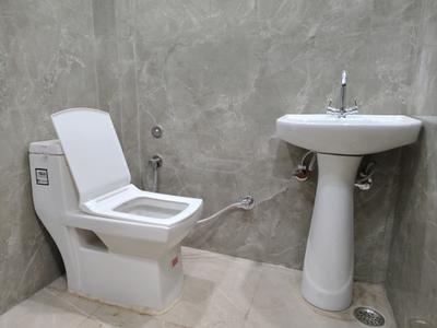 Bathroom Image of 1100 Sq.ft 2 BHK Independent House for rent in Indirapuram Ghaziabad for Rs. 22000
