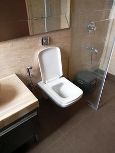 Common Bathroom Image of 1000 Sq.ft 2 BHK Apartment / Flat for rent in Khar Gymkhana, Khar West Mumbai for Rs. 195000