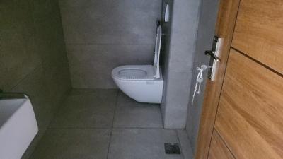 Bathroom Image of 700 Sq.ft 1 BHK Apartment / Flat for rent in Richmond Town Bengaluru for Rs. 47000