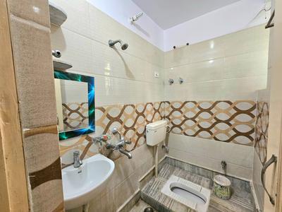 Bathroom Image of 700 Sq.ft 2 BHK Independent House for rent in North Shastri Nagar Patna for Rs. 8000