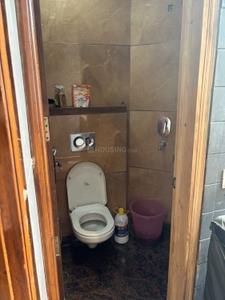Bathroom Image of 900 Sq.ft 3 BHK Apartment / Flat for rent in Rohini Luxury Floors, Sector 4 Rohini New Delhi for Rs. 30000