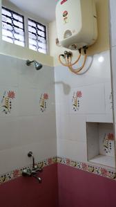 Bathroom Image of 850 Sq.ft 1 BHK Builder Floor for rent in Cox Town Bengaluru for Rs. 18000