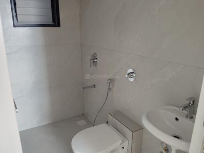 Bathroom Image of 1699 Sq.ft 3 BHK Apartment / Flat for sale in K Raheja T2 Named Constella Of Raheja Galaxy In RV Premiere, Mohammed Wadi Pune for Rs. 18900007