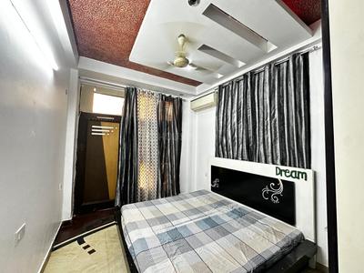 Bedroom Image of 2000 Sq.ft 3 BHK Builder Floor for rent in Anand Vihar New Delhi for Rs. 50000