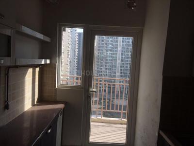 Kitchen Image of 2450 Sq.ft 4 BHK Apartment / Flat for sale in Mahagun Moderne, Sector 78 Noida for Rs. 36000000