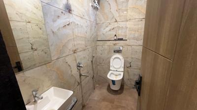 Bathroom Image of 550 Sq.ft 1 RK Builder Floor for rent in Mahalakshmi Nagar Indore for Rs. 13500