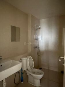 Bathroom Image of 1500 Sq.ft 3 BHK Apartment / Flat for rent in Hiranandani Club Meadows, Akshayanagar Bengaluru for Rs. 55000