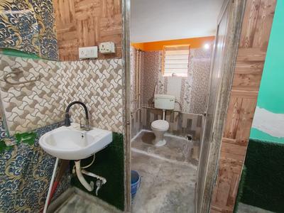 Bathroom Image of 1250 Sq.ft 4 BHK Apartment / Flat for sale in Airport Gate No 2 Kolkata for Rs. 3700000