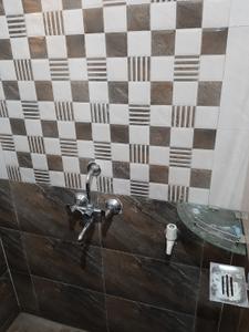 Bathroom Image of 950 Sq.ft 2.5 BHK Builder Floor for rent in Friends EnclaveWest, Mundhwa Pune for Rs. 25000