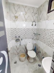 Bathroom Image of 650 Sq.ft 2 BHK Builder Floor for rent in Sector 7 Rohini New Delhi for Rs. 19000