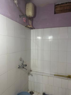 Bathroom Image of 800 Sq.ft 2 BHK Builder Floor for rent in Banjara Hills Hyderabad for Rs. 9500
