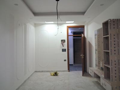 Living Room Image of 1350 Sq.ft 3 BHK Apartment / Flat for sale in Avenue 1, Sector 73 Noida for Rs. 4950000